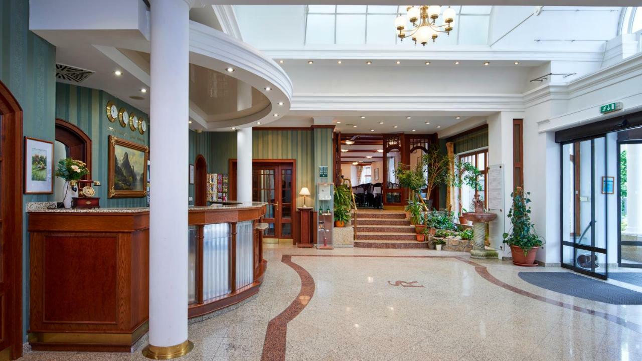 Orea Spa Hotel San Remo マリアーンスケー・ラーズニェ エクステリア 写真