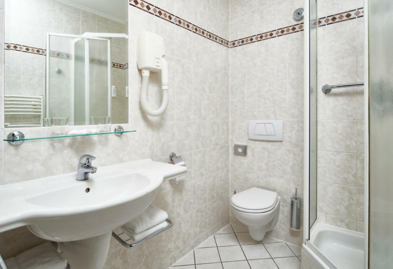 Orea Spa Hotel San Remo マリアーンスケー・ラーズニェ エクステリア 写真